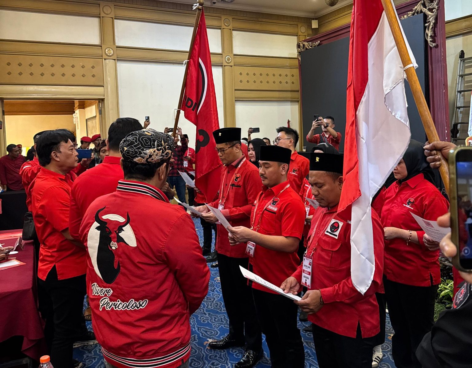 Ketua PDIP Ade Kunang Rombak Hampir Separuh Pengurus