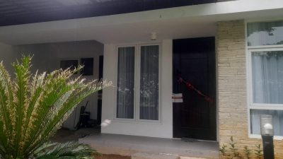 Segel KPK di Rumah Kajari Kabupaten Bekasi Dikira Warga Hiasan Natal
