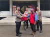 Polisi Ganti Rugi Pedagang Es Krim Keliling yang Kehilangan Sepeda di Kranji