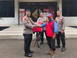 Polisi Ganti Rugi Pedagang Es Krim Keliling yang Kehilangan Sepeda di Kranji