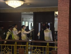 KPK Geledah Ruang Kerja Bupati Bekasi Ade Kuswara Kunang