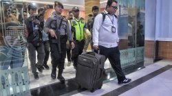 Tujuh Jam Geledah Ruang Kerja Bupati Bekasi, KPK Sita 49 Dokumen dan Lima Barang Bukti Elektronik