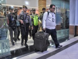 Tujuh Jam Geledah Ruang Kerja Bupati Bekasi, KPK Sita 49 Dokumen dan Lima Barang Bukti Elektronik