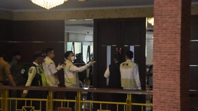 KPK Sita Handhpone yang Chatnya Sudah Dihapus saat Geledah Ruang Kerja Bupati Bekasi