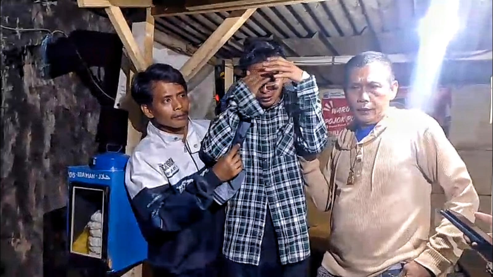 Pengemudi Ojol di Cikarang Jadi Korban Penyiraman Cairan Misterius, Motor dan HP Dirampas 