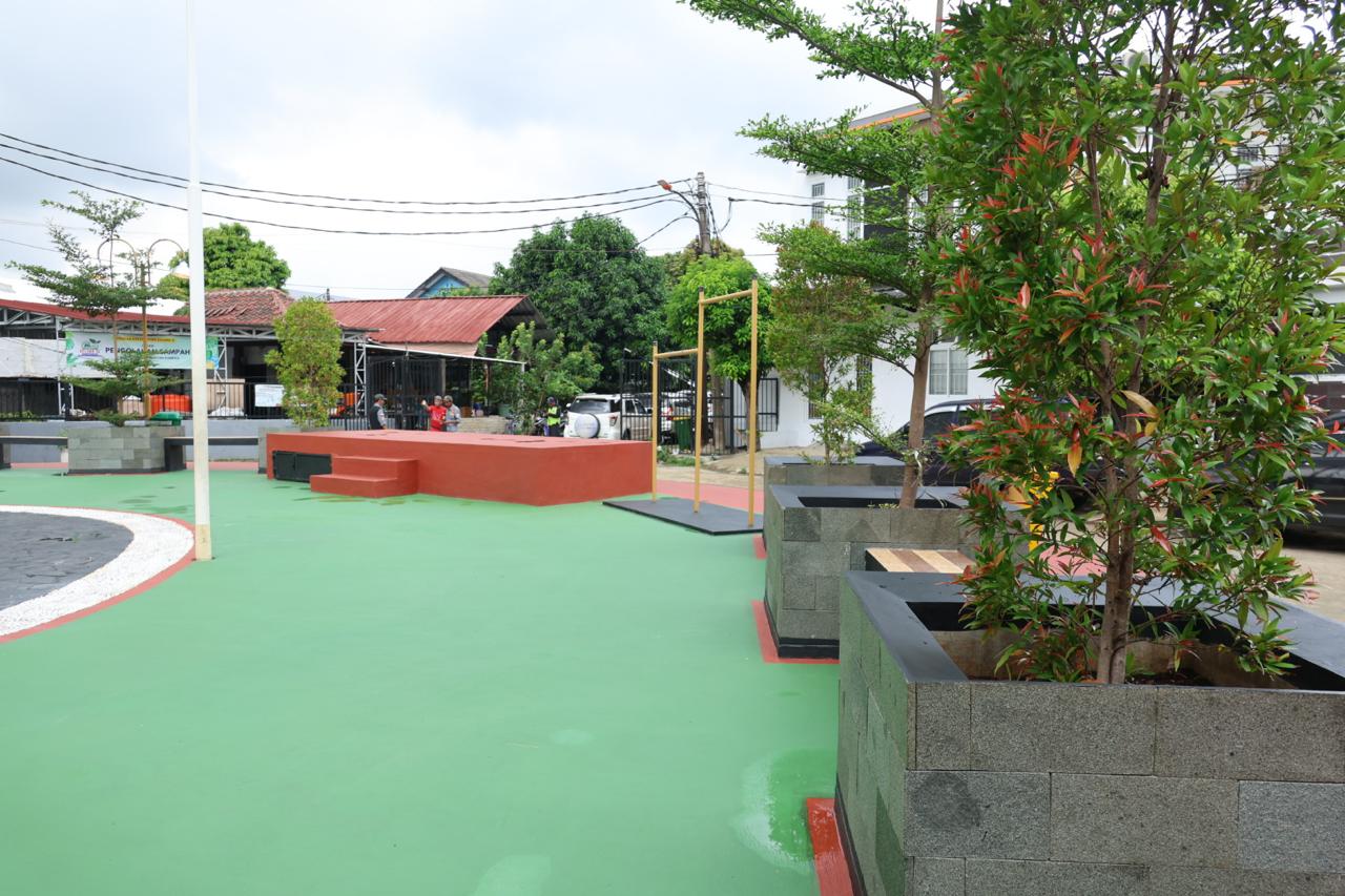 Plt Camat Bekasi Barat Minta Masyarakat Maksimalkan Keberadaan Taman Pradana  