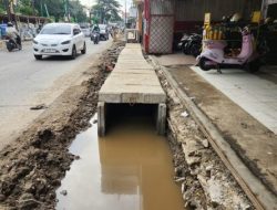 Proyek Drainase Jalan Lingkar Utara Perwira Diprotes Warga