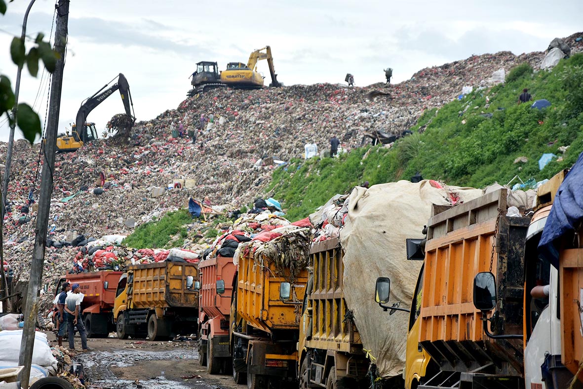 Imbas TPA Burangkeng Longsor, Pelayanan Pembuangan Sampah Tersendat