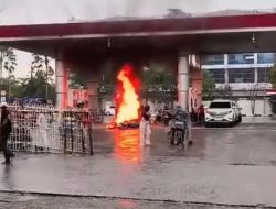 Motor Terbakar di SPBU Cikarang, Pengendara Kabur