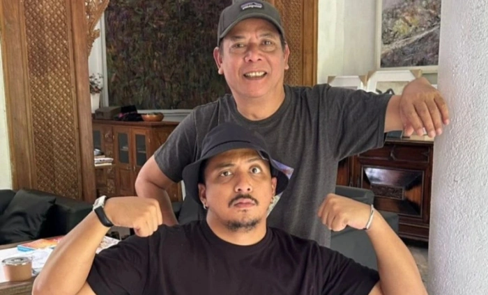 Klarifikasi Sal Priadi Usai Foto Bareng Sitok Srengenge Viral di Media Sosial