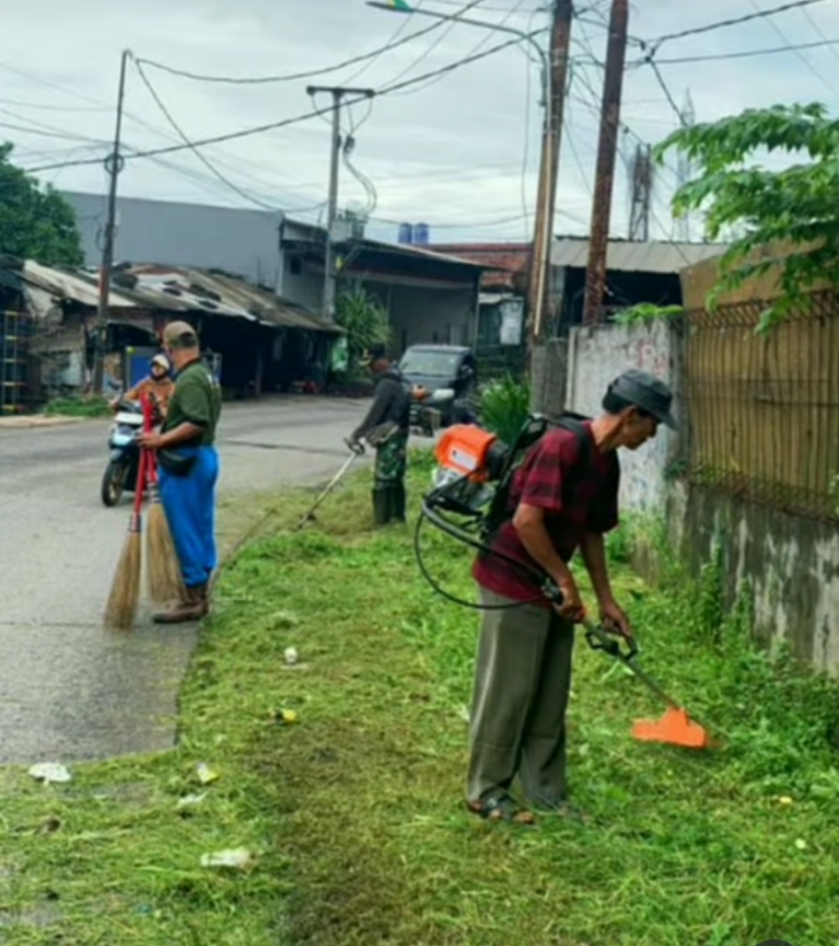 Aparatur Kelurahan Padurenan Turun ke Jalan, Wujudkan Lingkungan Bersih dan Nyaman