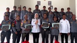 Puluhan Anggota Linmas Bekasi Jaya “Gantung Pentungan”