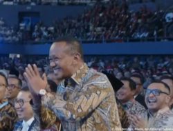 Bahlil Tersenyum Lebar Disebut ‘Mutiara dari Indonesia Bagian Timur’