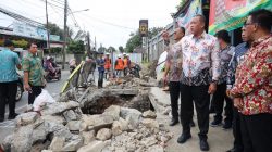 Wali Kota Bekasi Sidak Jalan Ambles di Cikunir, Perbaikan Dikebut demi Keselamatan