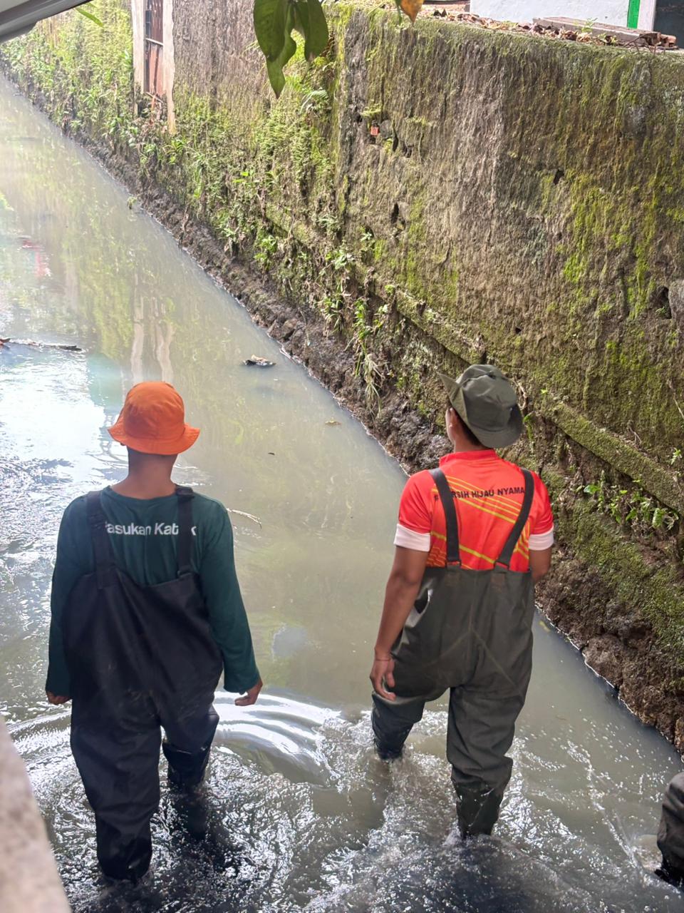 DLH Kota Bekasi Telusuri Bau Menyengat di Kali Jakamulya