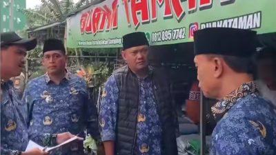 Trotoar di Rawa Tembaga Diserobot PKL, Camat Bekasi Selatan Ancam Tindakan Tegas