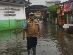 Halaman Kantor Kelurahan Margamulya Tergenang Banjir