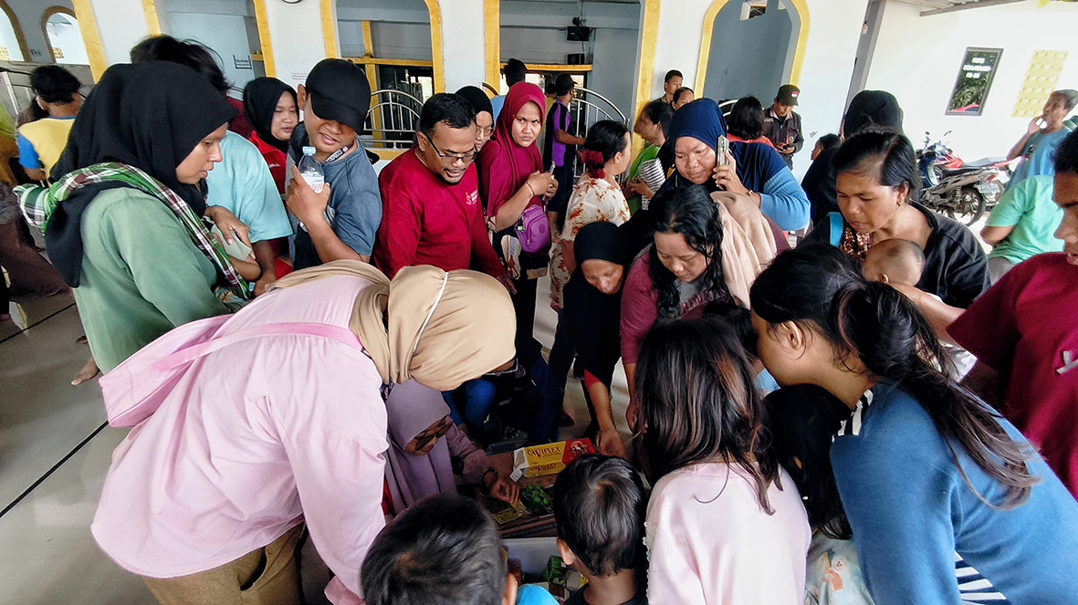 Warga Terdampak Banjir di Sukamekar Bekasi Terserang Penyakit Infeksi Kulit – Demam