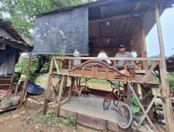 Yarkasih Mengandalkan Rumah Panggung Hadapi Luapan Kali Bekasi