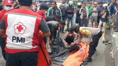 Hindari Jalan Berlubang, Pemotor Tewas Ditabrak Truk di Cikarang