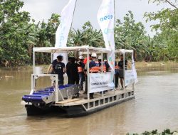 Kapal Pembersih Dioperasikan di Sungai CBL, Cegah Sampah Mengalir ke Laut