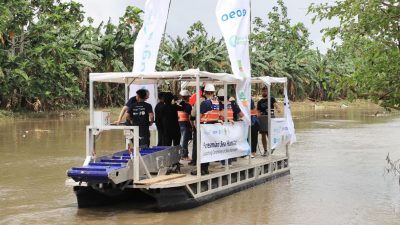 Kapal Pembersih Dioperasikan di Sungai CBL, Cegah Sampah Mengalir ke Laut