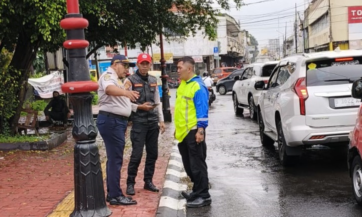 Dishub Kota Bekasi Tertibkan Parkir Liar di Trotoar Mayor Oking, Lakukan Monitoring Berkala