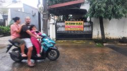 Banjir “Usir” Puluhan Penghuni Jatibening Permai