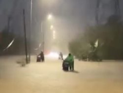Cerita Warga Menembus Banjir Luapan Kali CBL saat Pulang Kerja