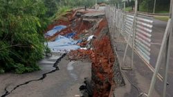 Jalan Perumahan CBD Kranggan Ambles, Kini Ditutup Sementara