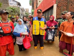 Wali Kota Bekasi Tinjau Lokasi Banjir di Gang Mawar, Pastikan Penanganan Optimal