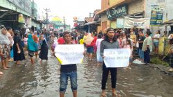 Warga Kampung Kebon Kopi Tuntut Perbaikan Jalan Rusak dan Drainase, Dewan Minta Sabar