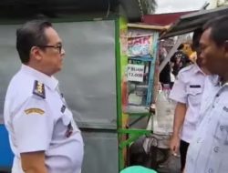 Tak Ada Ampun! Lurah Jakasetia Tegur Pedagang di Badan Jalan