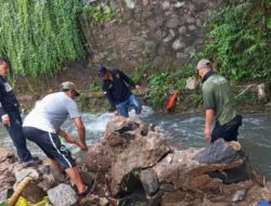 Turap Kali Jatibening Jebol Dihantam Hujan, Warga Diminta Waspada
