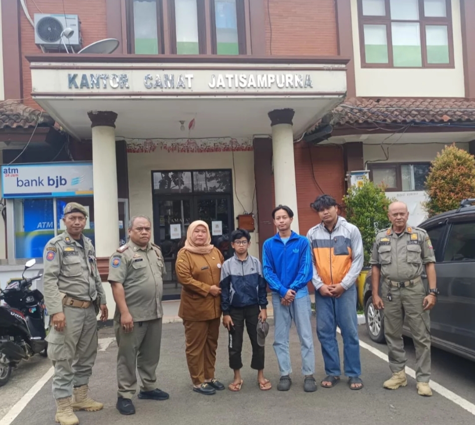 Anak Tunawicara Tersasar Diamankan di Kantor Kecamatan Jatisampurna