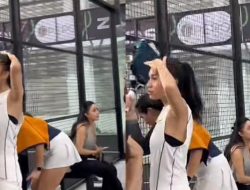Momen Rachel Vennya dan Azizah Salsha Satu Frame di Lapangan Padel