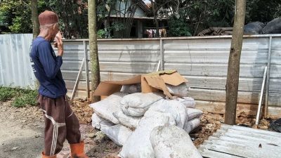 Polisi Amankan 21 Karung Berisi Cacahan Kertas Diduga Uang Rupiah Berserakan di TPS Liar Setu Bekasi