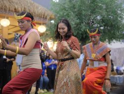 Sambangi BCA Expoversary 2026, Wamenpar Menari Adat Khas Sumba di Booth Bakti BCA