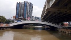 Jembatan Melengkung Pertama di Jalan KH Noer Alie Sudah Bisa Dilintasi Kendaraan