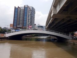 Jembatan Lengkung Kalimalang Pertama Sudah Bisa Dilintasi Kendaraan