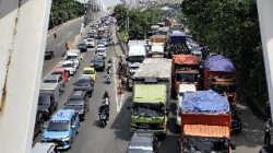 Jalan Ahmad Yani Kota Bekasi Lumpuh! Sopir Angkot Demo Tolak Trans Beken, Macet Panjang hingga Siang Ini