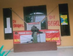 Warga Segel Kantor Desa Pantai Mekar Muaragembong Bekasi, Tuntut Transparansi APBDes