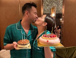 Ciuman Mesra Raffi Ahmad dan Nagita Slavina di Hari Ulang Tahun, Kompak Pakai Piyama Hijau