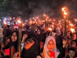 Warga Kalijaya Cikarang Barat Pawai Obor Sambut Ramadan
