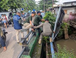 Satpol PP Kota Bekasi Babat 200 Titik Reklame Ilegal