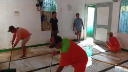 Sambut Ramadan, Petugas DLH Bersihkan Tempat Ibadah