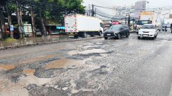 Jalan Provinsi di Cikarang Selatan Rusak Parah, Berkendara Tak Fokus Bisa Masuk Lubang