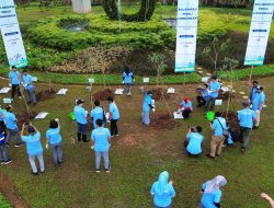 JTT dan Wartawan Bekasi Hijaukan Area Tol