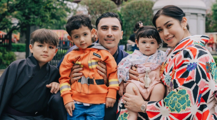 Jessica Iskandar dan Vincent Verhaag Membesarkan 3 Anak dengan Prinsip 777, Apa Itu?