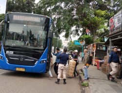 Penumpang Transjakarta di Jatiasih Dibiarkan Sengsara